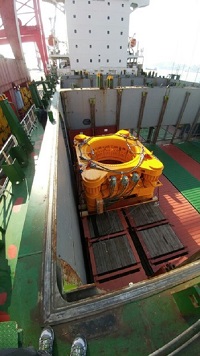 Unloading of over-sized cargo packed in flat rack onto Wangfoong's vessel